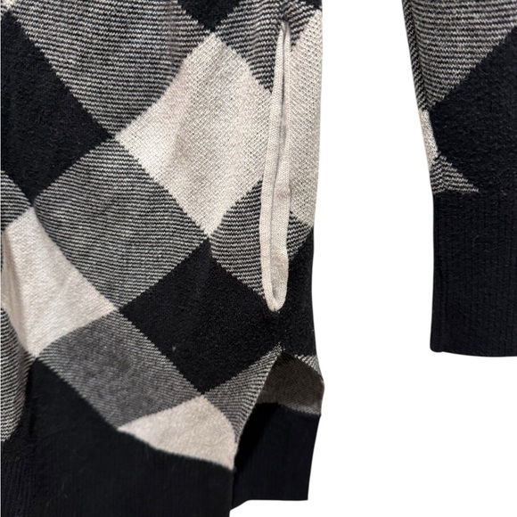 Lands' End Black and Gray Patterned Cardigan - Picture 4 of 5